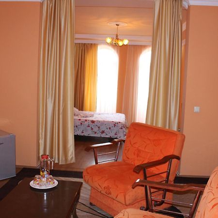 Marani Hotel Батуми Стая снимка
