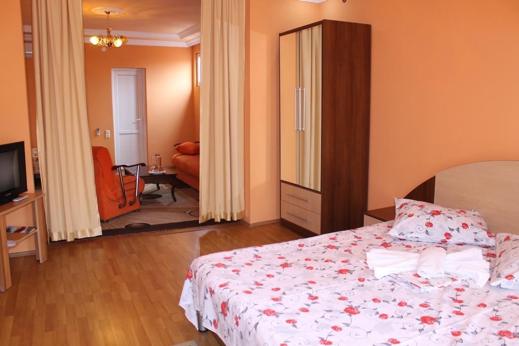 Marani Hotel Батуми Стая снимка